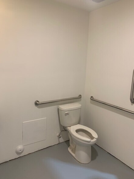 More Photos Of 18515 Old Statesville Rd, Cornelius Light Distribution For Lease