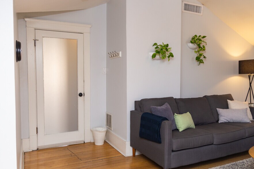 More Photos Of 531 E Lynwood St, Phoenix Office Residential For Sale