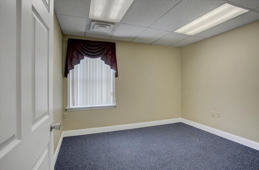 More Photos Of 1137 Kennebec Dr, Chambersburg Office For Sale