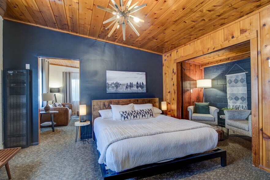 More Photos Of 13383 Sierra Way, Kernville Hotel For Sale