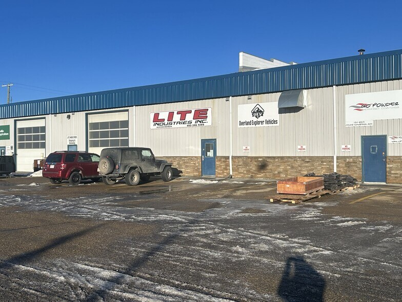 More Photos Of 8319 Chiles Industrial Av, Red Deer Warehouse For Sale
