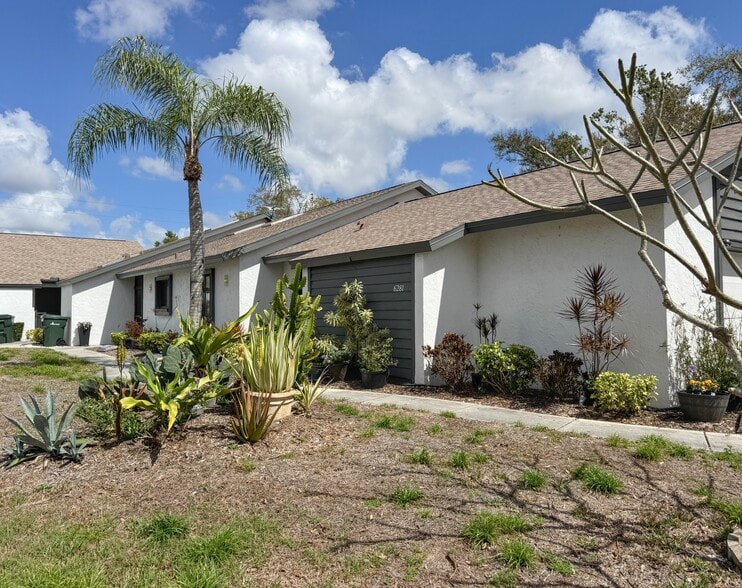 More Photos Of 6273 Draw Ln, Sarasota Multifamily For Sale