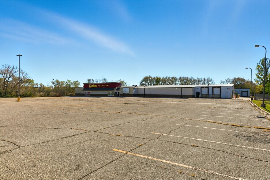 More Photos Of 310 34th Ave W, Alexandria Freestanding For Sale