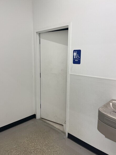 More Photos Of 44034 Highway 429, Saint Amant Freestanding For Lease