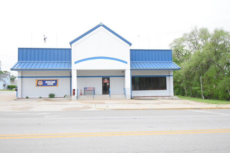 More Photos Of 300 Washington St, Rensselaer Auto Repair For Sale