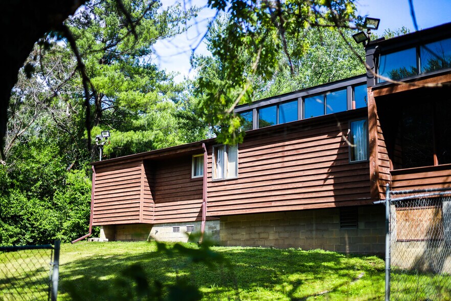 More Photos Of 1301 Kenyon Ave, Des Moines Loft Creative Space For Sale