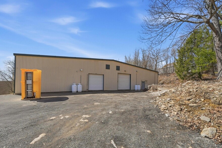 More Photos Of 30 Huntoon Memorial Dr, Leicester Warehouse For Sale