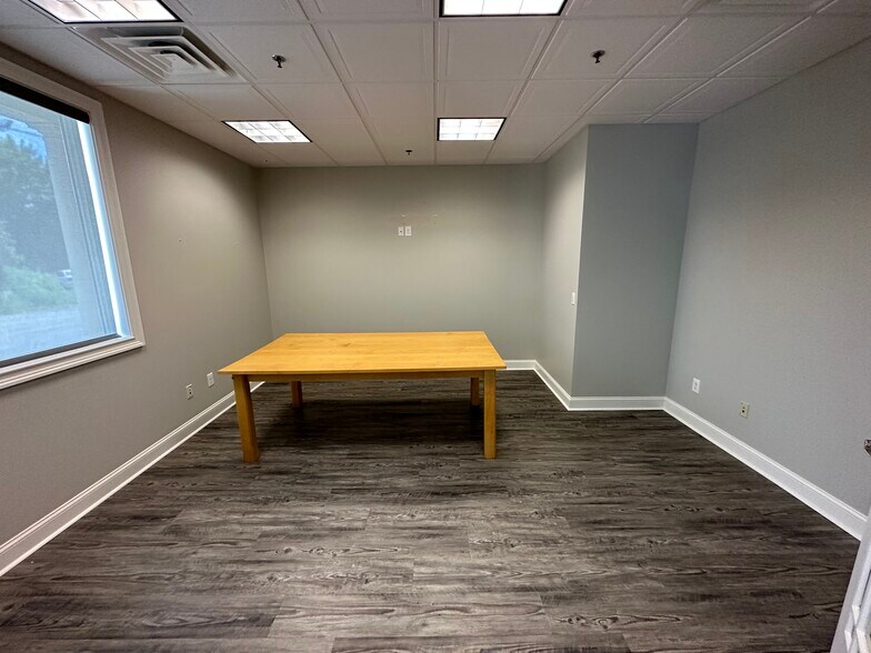 More Photos Of 3 Stadler St, Belchertown General Retail For Lease