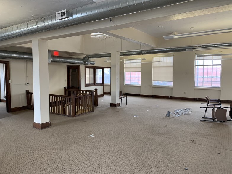 More Photos Of 612 New Hampshire St, Lawrence Office For Lease