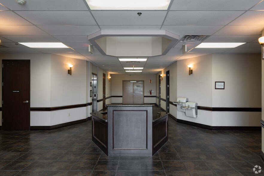 More Photos Of 1626 S Cherry St, Tomball Warehouse For Lease