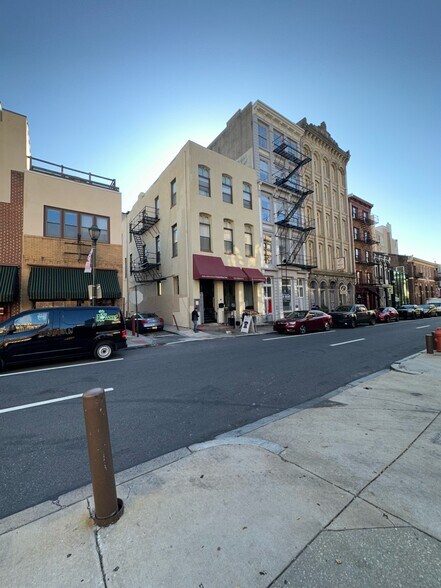 More Photos Of 33 S 3rd St, Philadelphia Storefront Retail Office For Lease