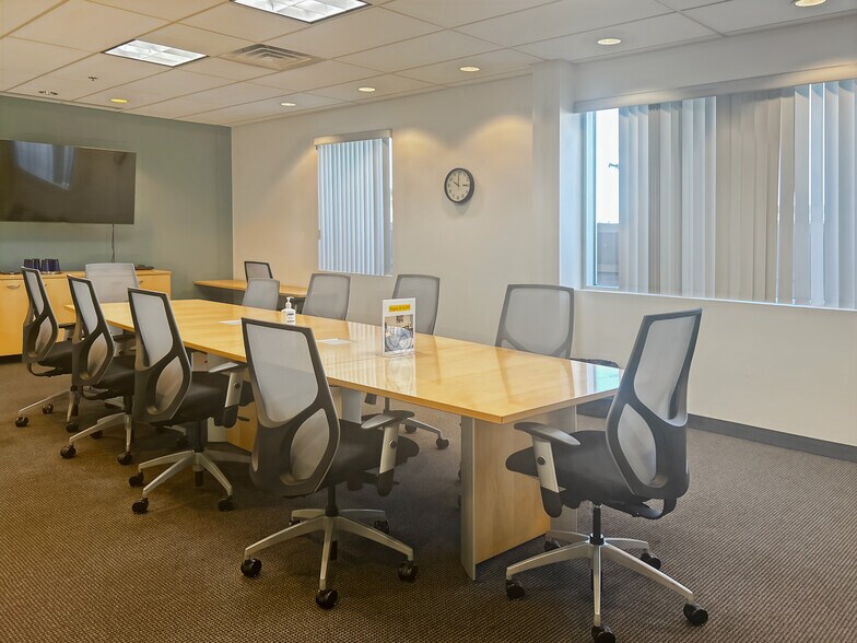 More Photos Of 2850 W Horizon Ridge Pky, Henderson Coworking Space