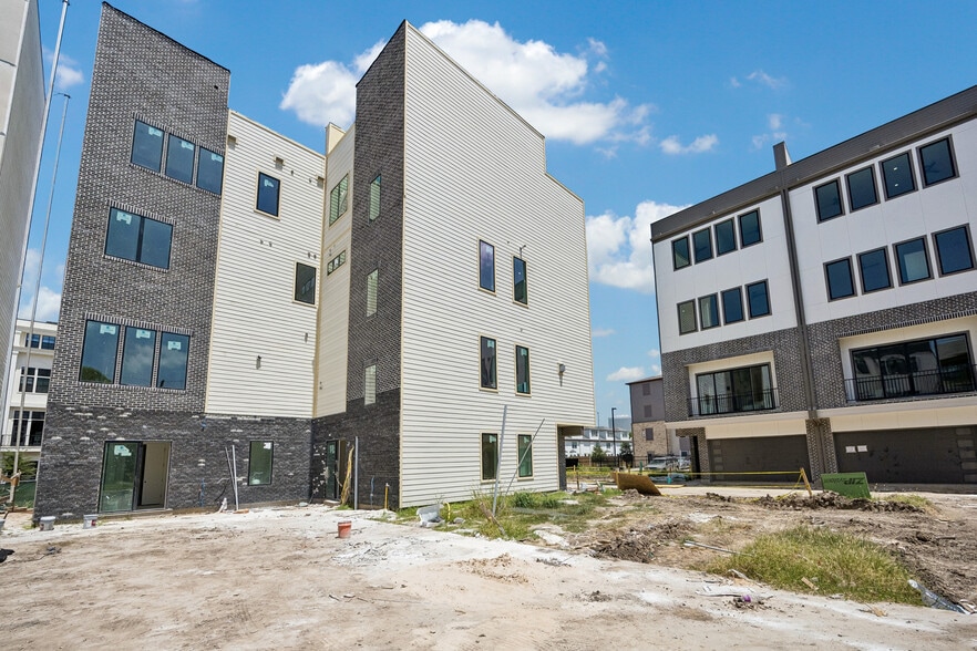 More Photos Of 5821 Winsome Ln, Houston Apartments For Sale