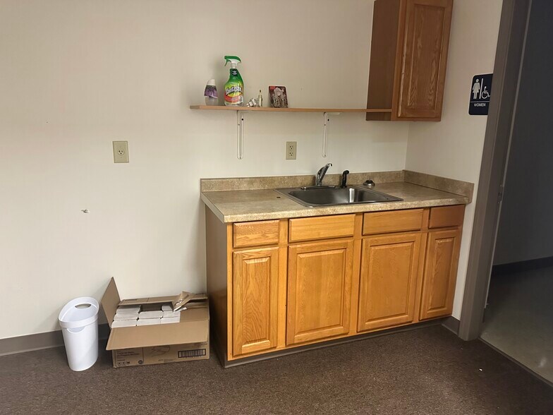 More Photos Of 150 Stone St, Villa Rica Office For Sale