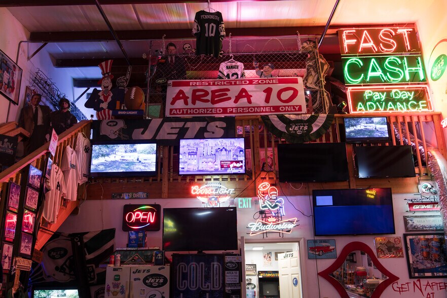 More Photos Of 1090 Knight's Trail Rd, North Venice Light Distribution For Sale