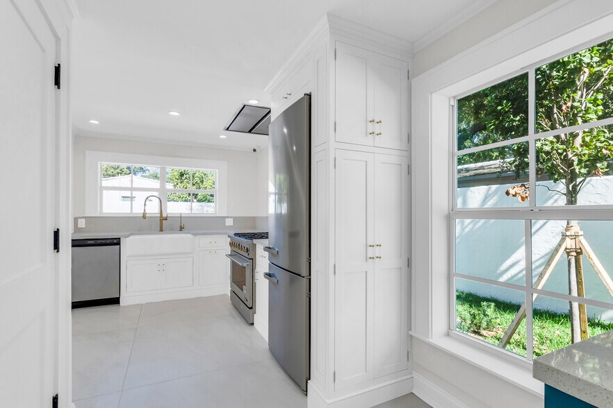 More Photos Of 563 NE 67th St, Miami Medical For Lease