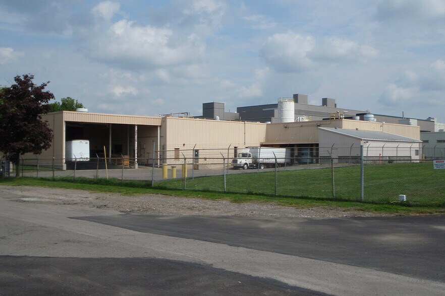 Primary Photo Of 1093 Clark St, Endicott Distribution For Lease