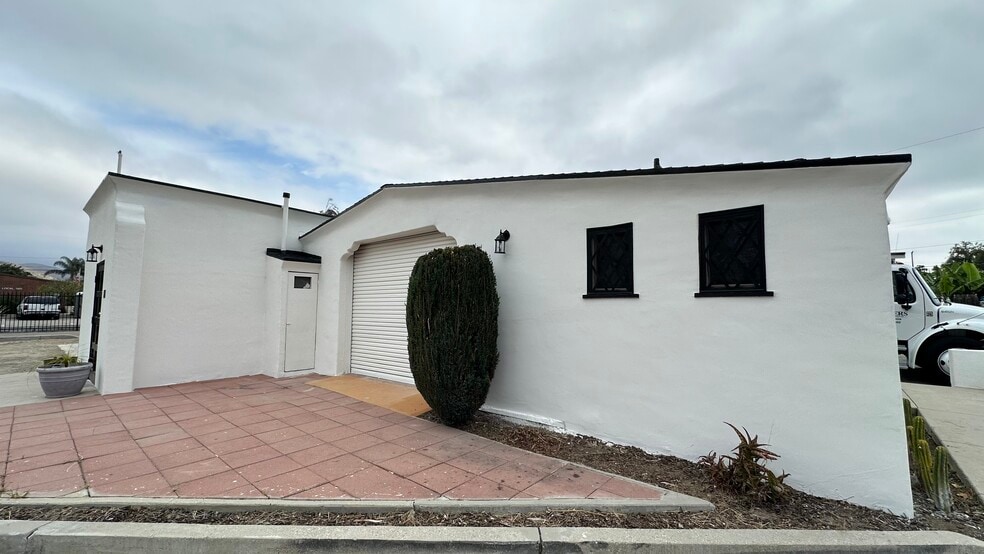 More Photos Of 111 S Dos Caminos Ave, Ventura General Retail For Lease