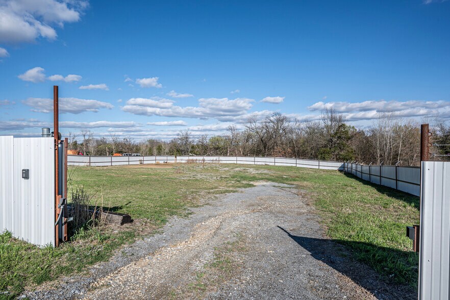 More Photos Of 11206 N Broadway Ave, Ada Warehouse For Sale