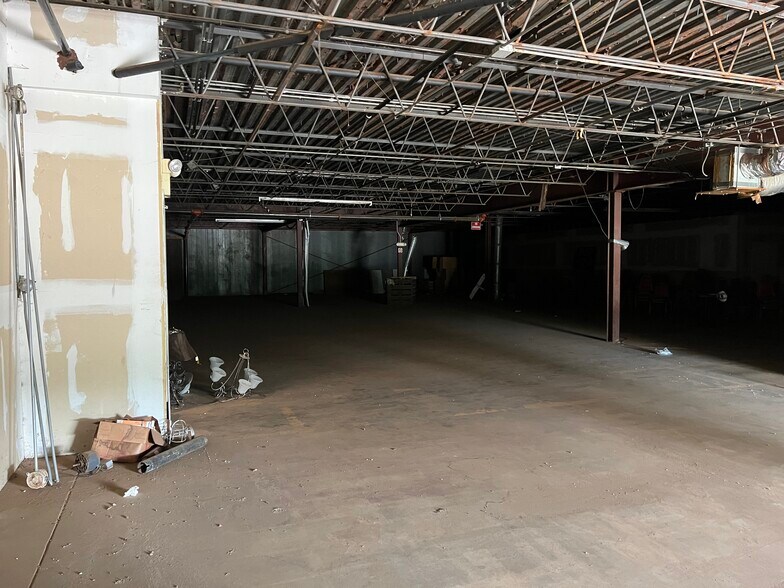 More Photos Of 881 E Dixie Dr, West Carrollton Light Distribution For Lease