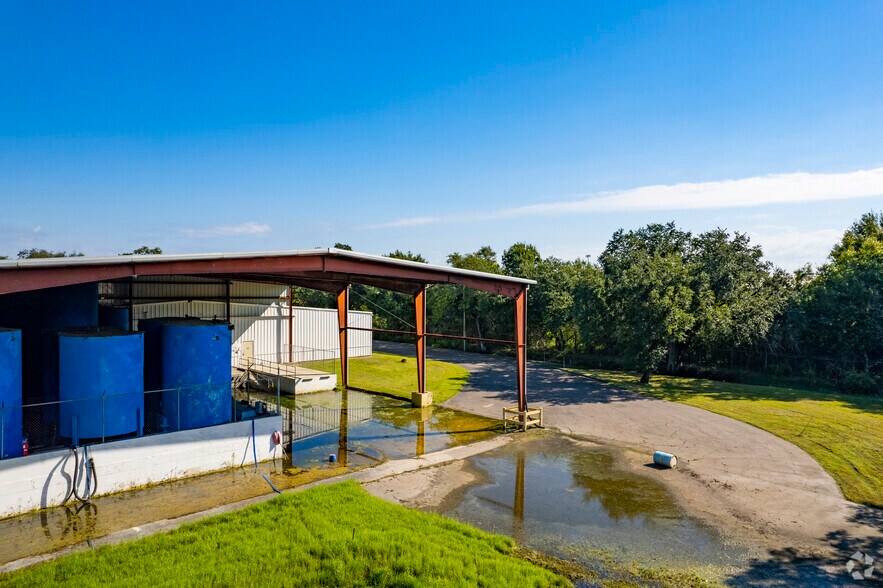 More Photos Of 5025 Hartford St, Tampa Warehouse For Lease