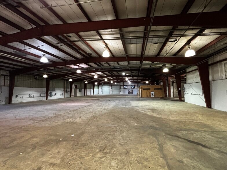 More Photos Of 848 Kensinger Rd, Lakeland Manufacturing For Lease