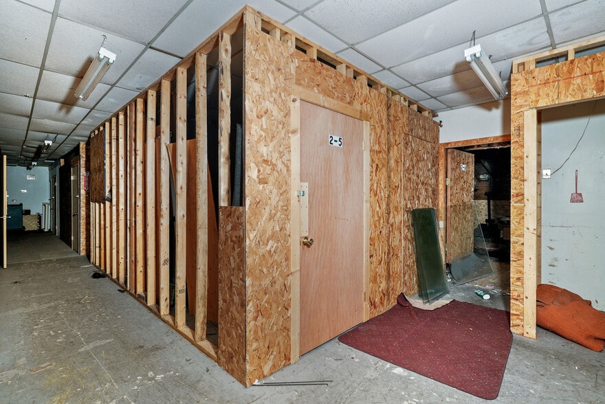 More Photos Of 45 Old Flat River, Coventry Manufacturing For Sale