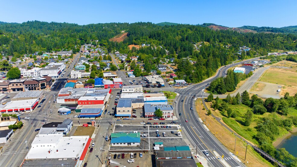 More Photos Of 29 W 1st St, Coquille Restaurant For Sale