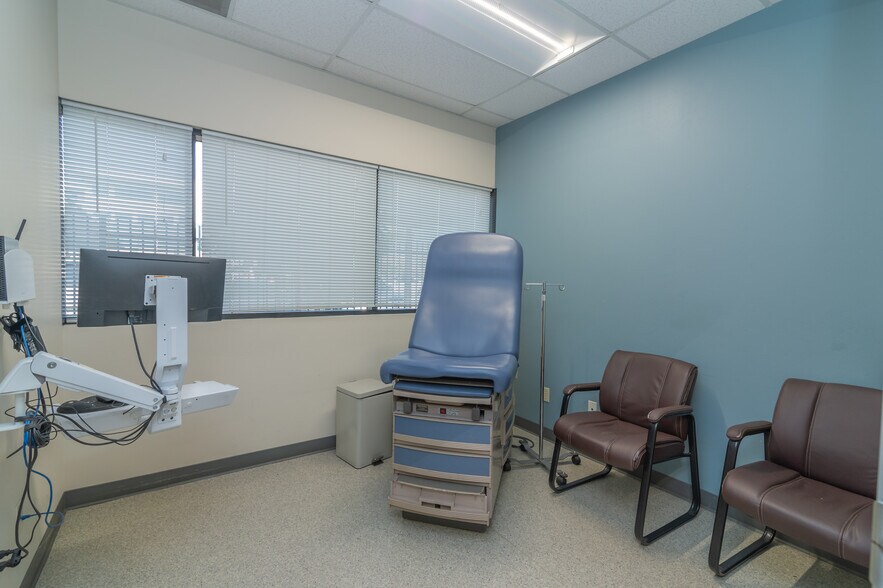 More Photos Of 3008 Sillect Ave, Bakersfield Medical For Lease