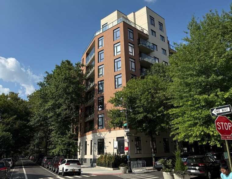 More Photos Of 585 Argyle Rd, Brooklyn Apartments For Lease