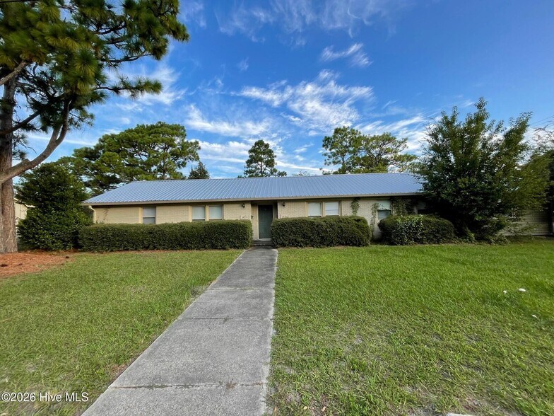 More Photos Of 1421-1425 Wellington Dr, Wilmington Apartments For Sale