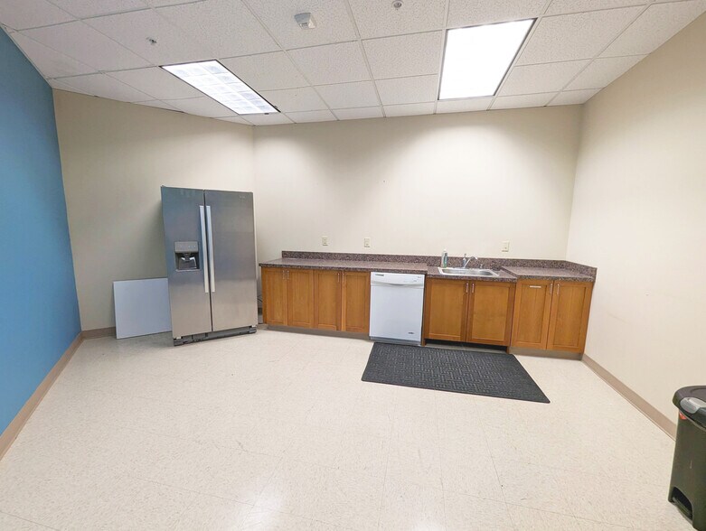 More Photos Of 1406 SE 164th Ave, Vancouver Office For Lease