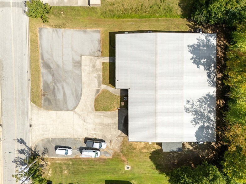 More Photos Of 105 Todd Ct, Thomasville Warehouse For Lease