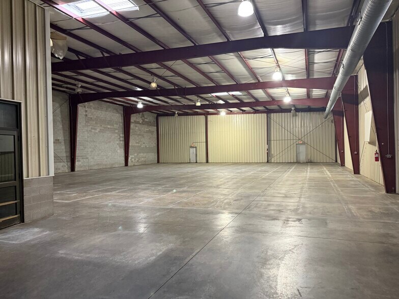 More Photos Of 4411 Wyland Dr, Elkhart Warehouse For Lease