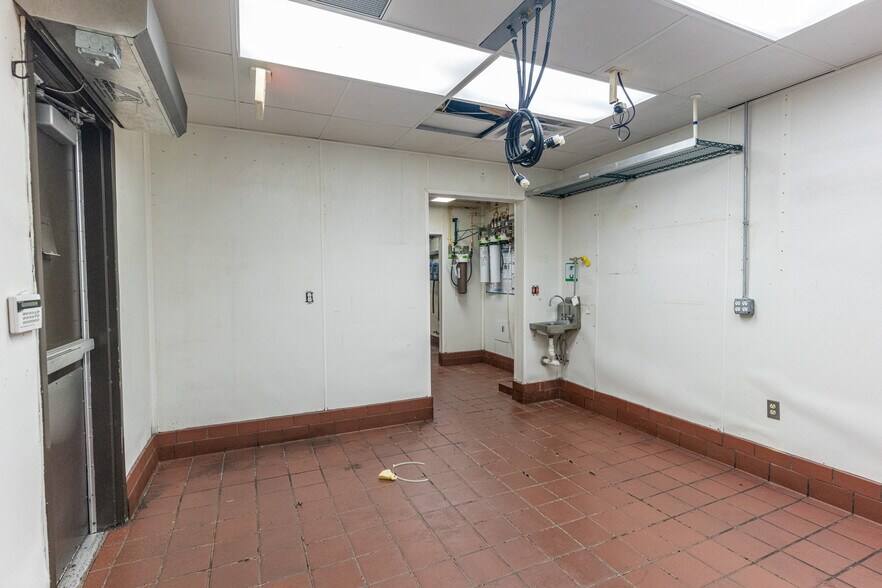 More Photos Of 2901 Candlers Mountain Rd, Lynchburg Fast Food For Sale