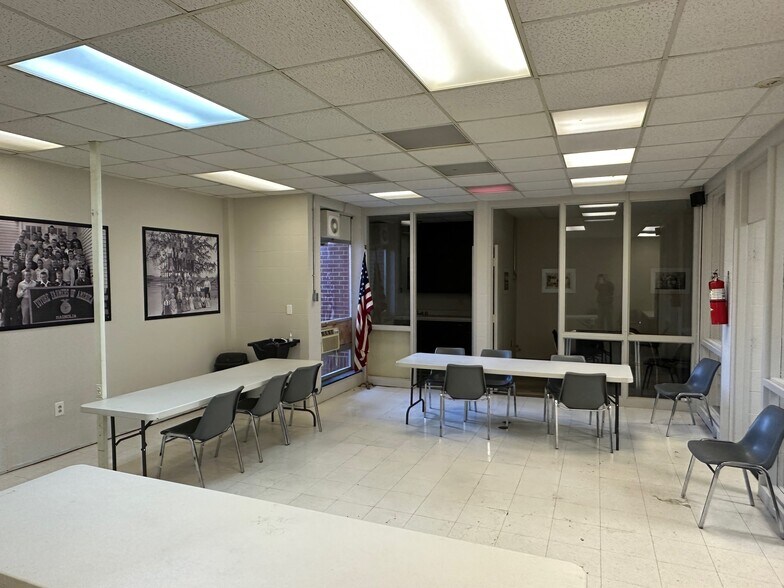 More Photos Of 9050 New Jackson Hwy, Magnolia Storefront Retail Office For Lease