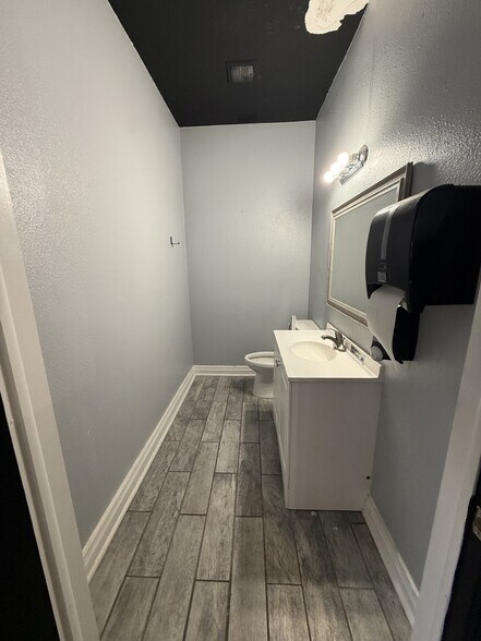 More Photos Of 3215-3217 S Macdill, Tampa Unknown For Lease