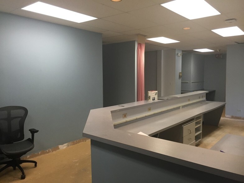 More Photos Of 4949 Euclid Ave, Palatine Medical For Lease