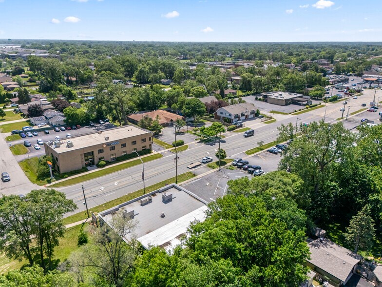 More Photos Of 10140 S Roberts Rd, Palos Hills Bar For Sale