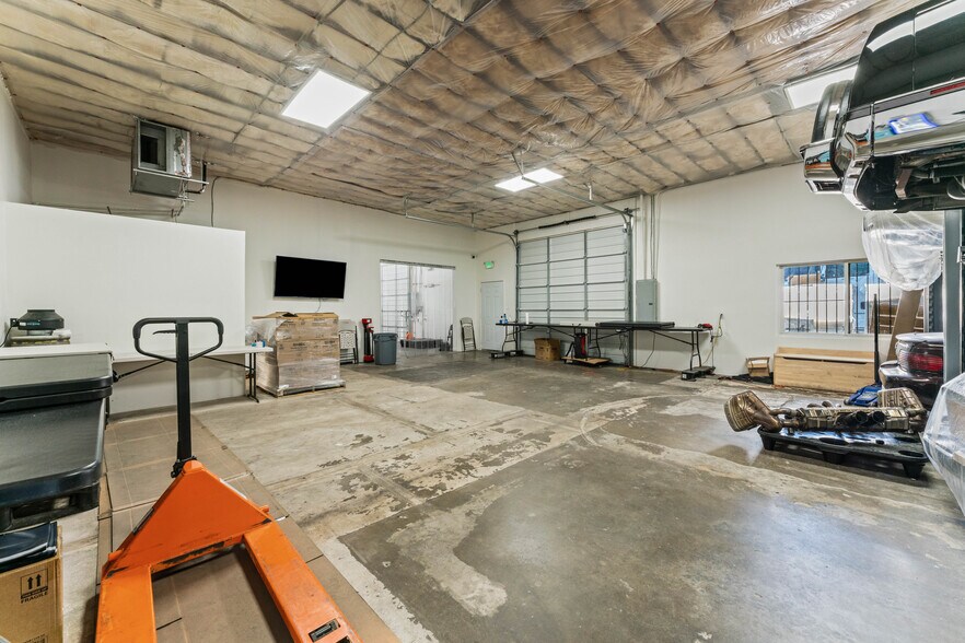 More Photos Of 7766 Burnet Ave, Van Nuys Service For Sale