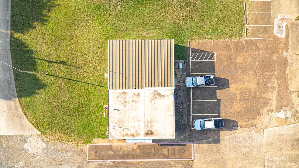 More Photos Of 220 Progress Blvd, Longview Warehouse For Lease