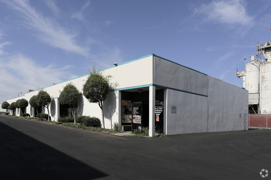 More Photos Of 13965 Stage Rd, Santa Fe Springs Warehouse For Lease
