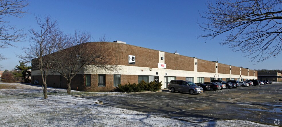 More Photos Of 200 Trade Zone Dr, Ronkonkoma Unknown For Lease