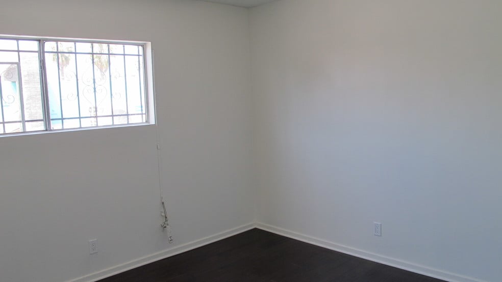 More Photos Of 1306 Abbot Kinney Blvd, Venice Storefront Retail Office For Lease