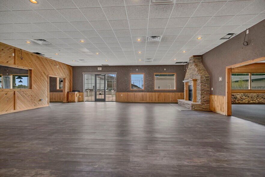 More Photos Of 14860 165th Ave, Becker Restaurant For Sale