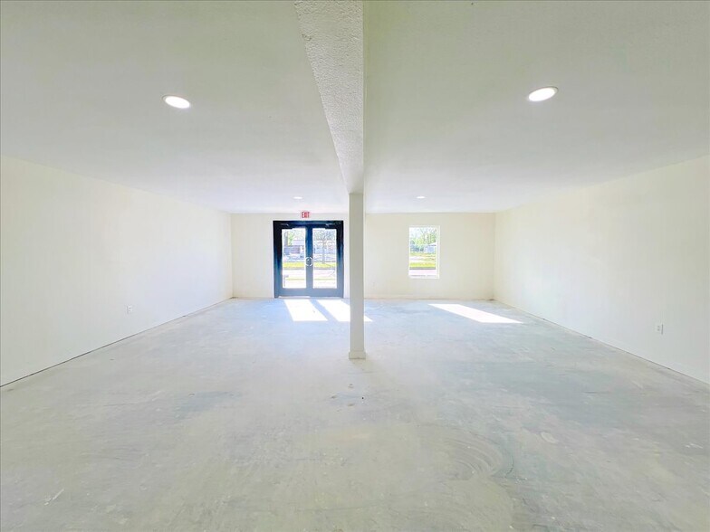 More Photos Of 7704 Irvington Blvd, Houston General Retail For Lease