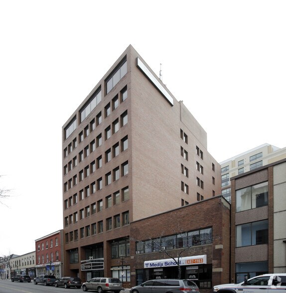 More Photos Of 21 Queen St E, Brampton Office For Sale