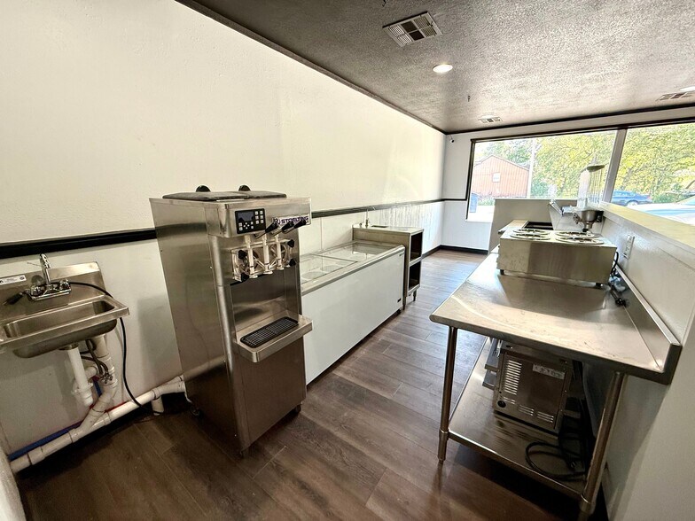 More Photos Of 105 S Water St, Nixa Restaurant For Sale