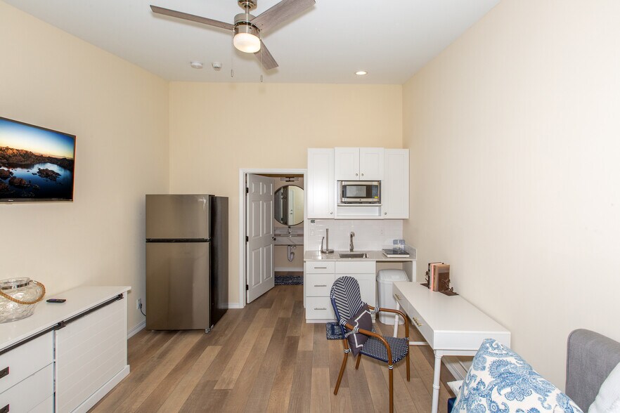 More Photos Of 1113 & 1117 E Gurley St, Prescott Rehabilitation Center For Sale