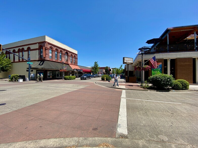 More Photos Of 203-207 E Main St, Hillsboro Storefront Retail Office For Sale
